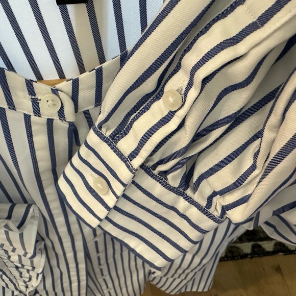 *NWOT* BANANA REPUBLIC Riley-Fit Ruffle V-Bib Buttondown Shirt, Blue Stripe — 10 - Picture 6 of 8